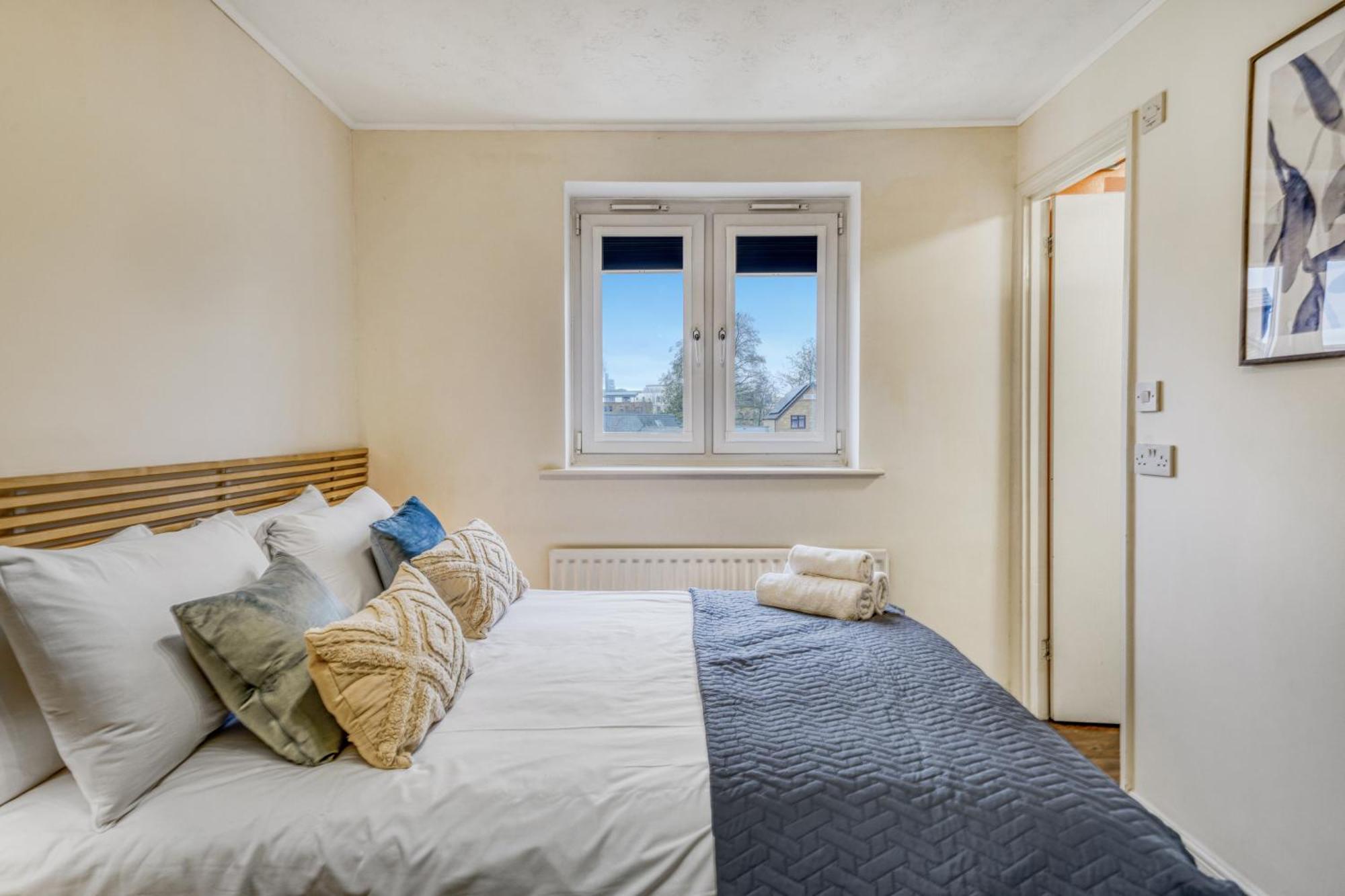 Executive 4 Bedroom Town House In Canada Water Free Wifi & Parking By City Stay Aparts Лондон Экстерьер фото