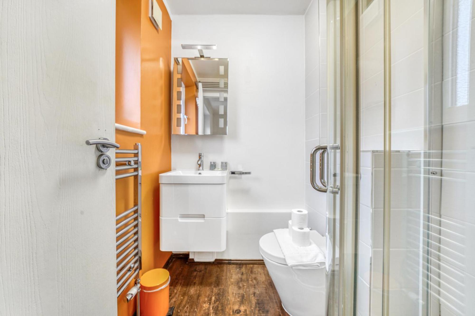 Executive 4 Bedroom Town House In Canada Water Free Wifi & Parking By City Stay Aparts Лондон Экстерьер фото