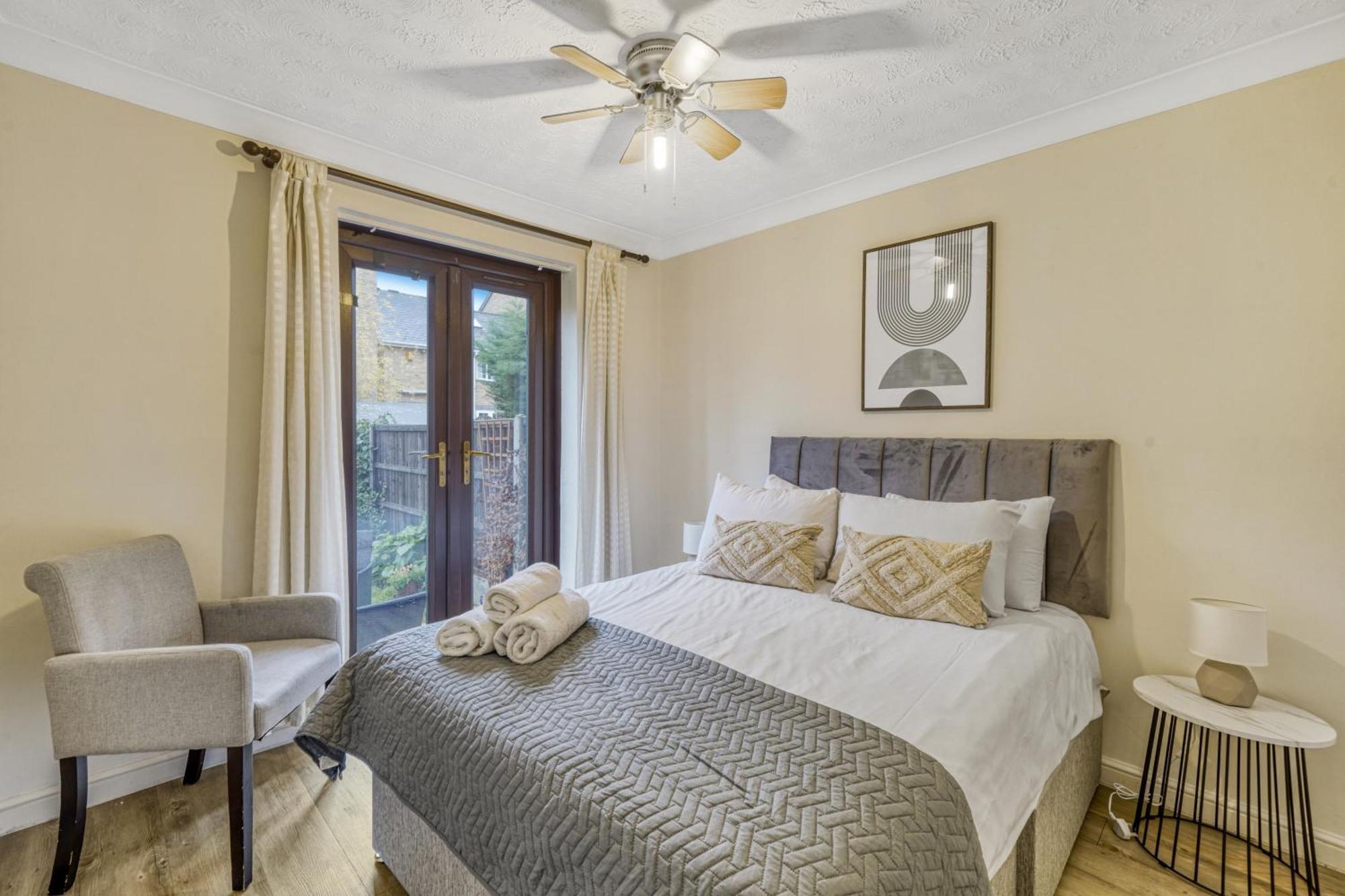Executive 4 Bedroom Town House In Canada Water Free Wifi & Parking By City Stay Aparts Лондон Экстерьер фото